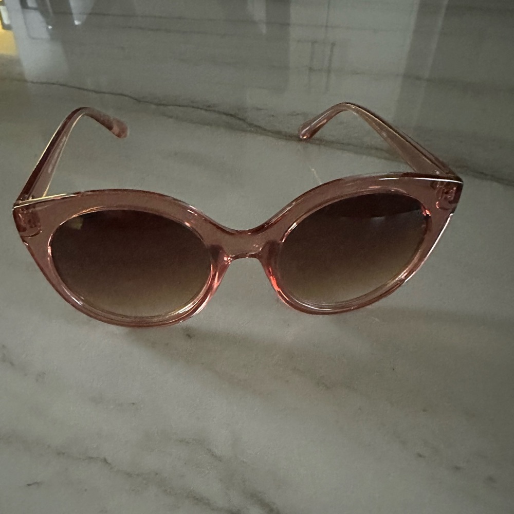 Pink Sunglasses. Like new. Unfortunately they work for my face.